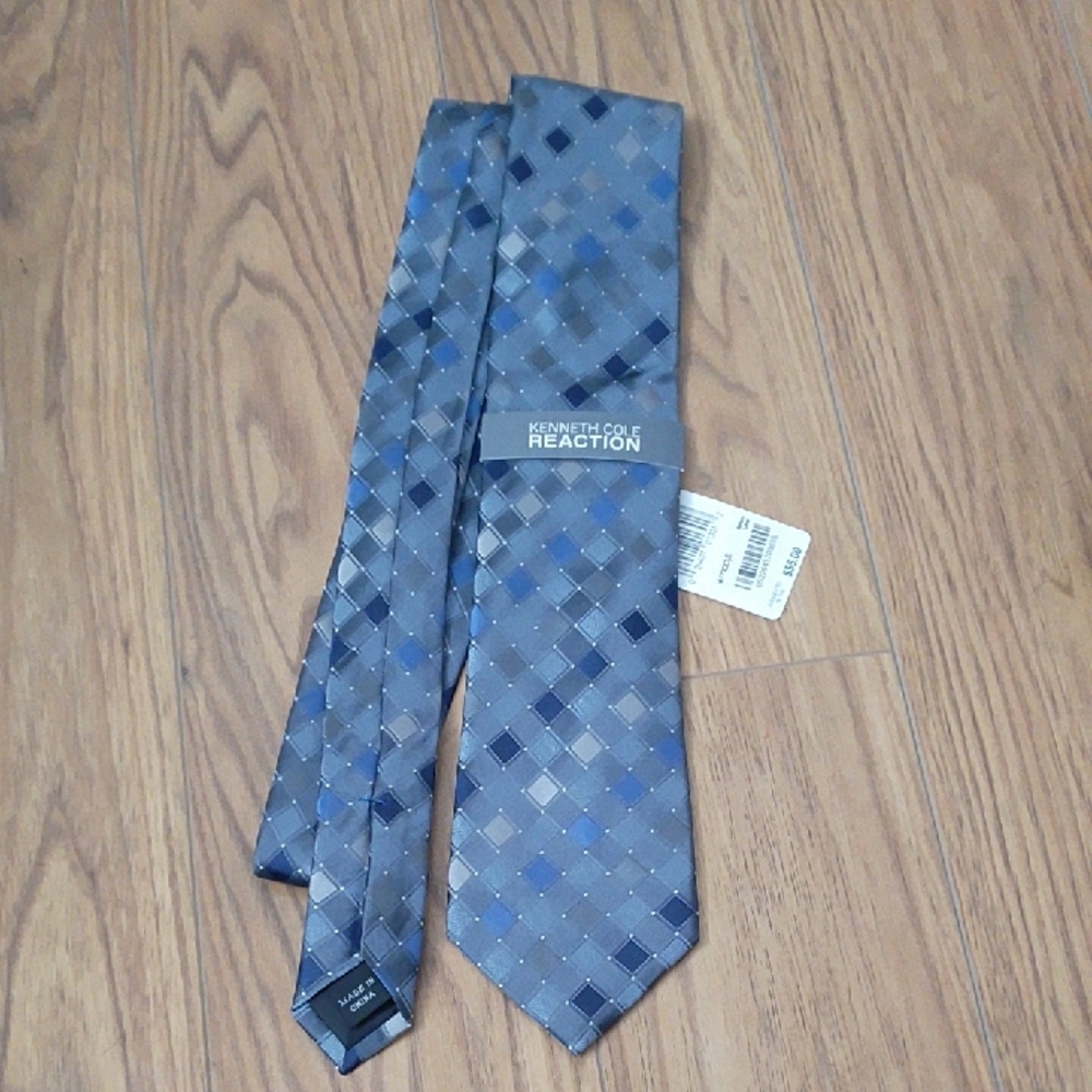 Kenneth Cole Reaction Men's Tie in Gray and Blue Checkered Pattern